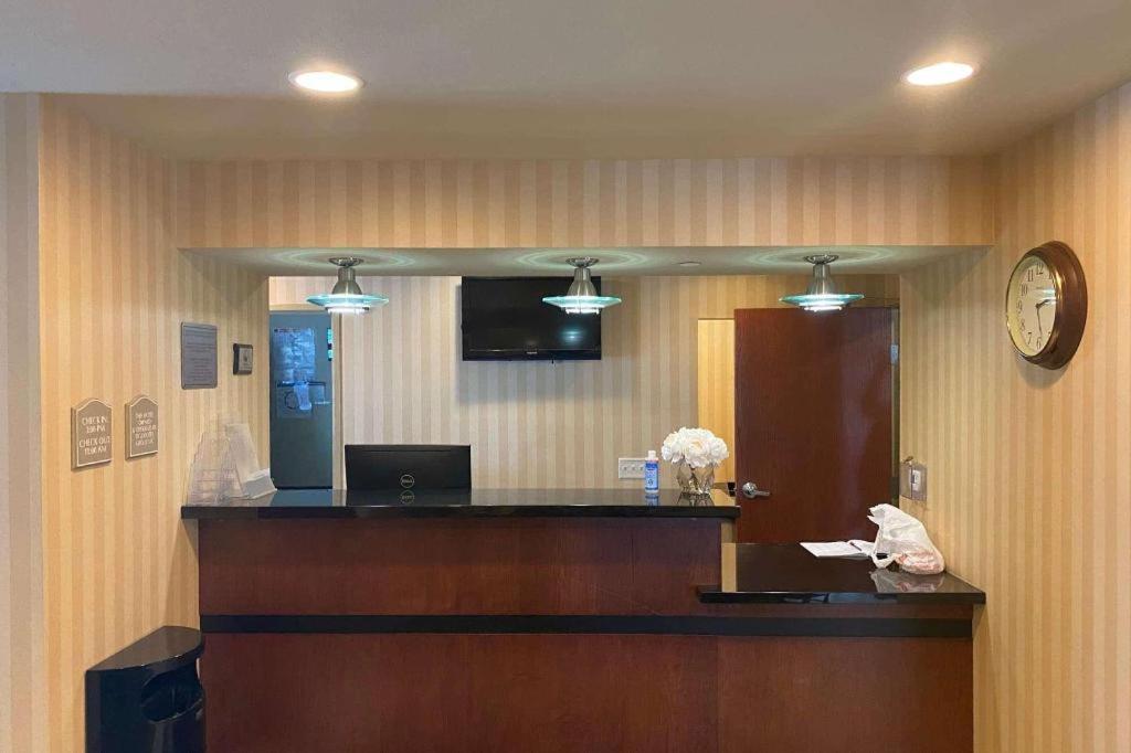 Americinn By Wyndham אושקוש מראה חיצוני תמונה