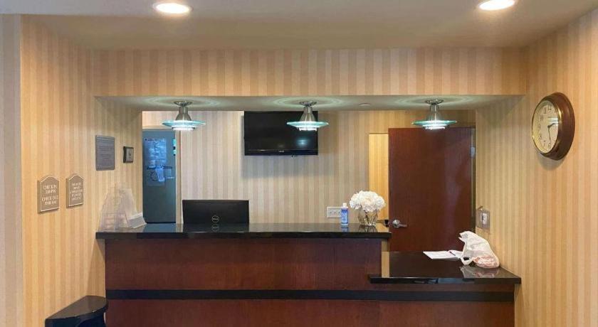 Americinn By Wyndham אושקוש מראה חיצוני תמונה