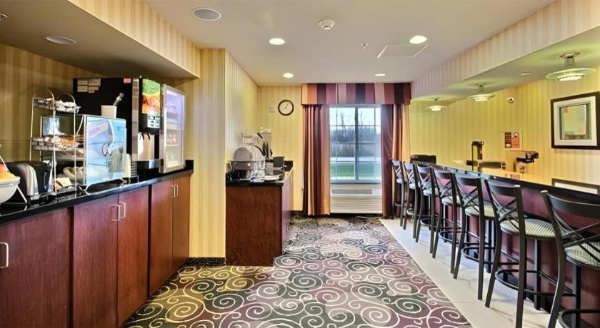 Americinn By Wyndham אושקוש מראה חיצוני תמונה