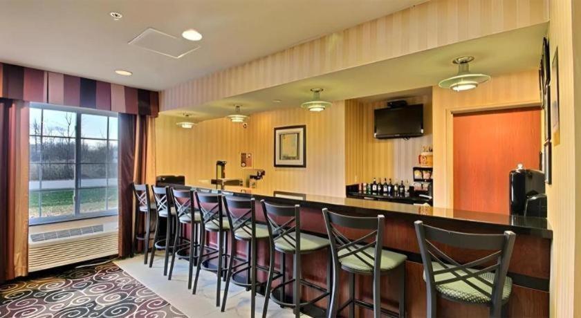 Americinn By Wyndham אושקוש מראה חיצוני תמונה